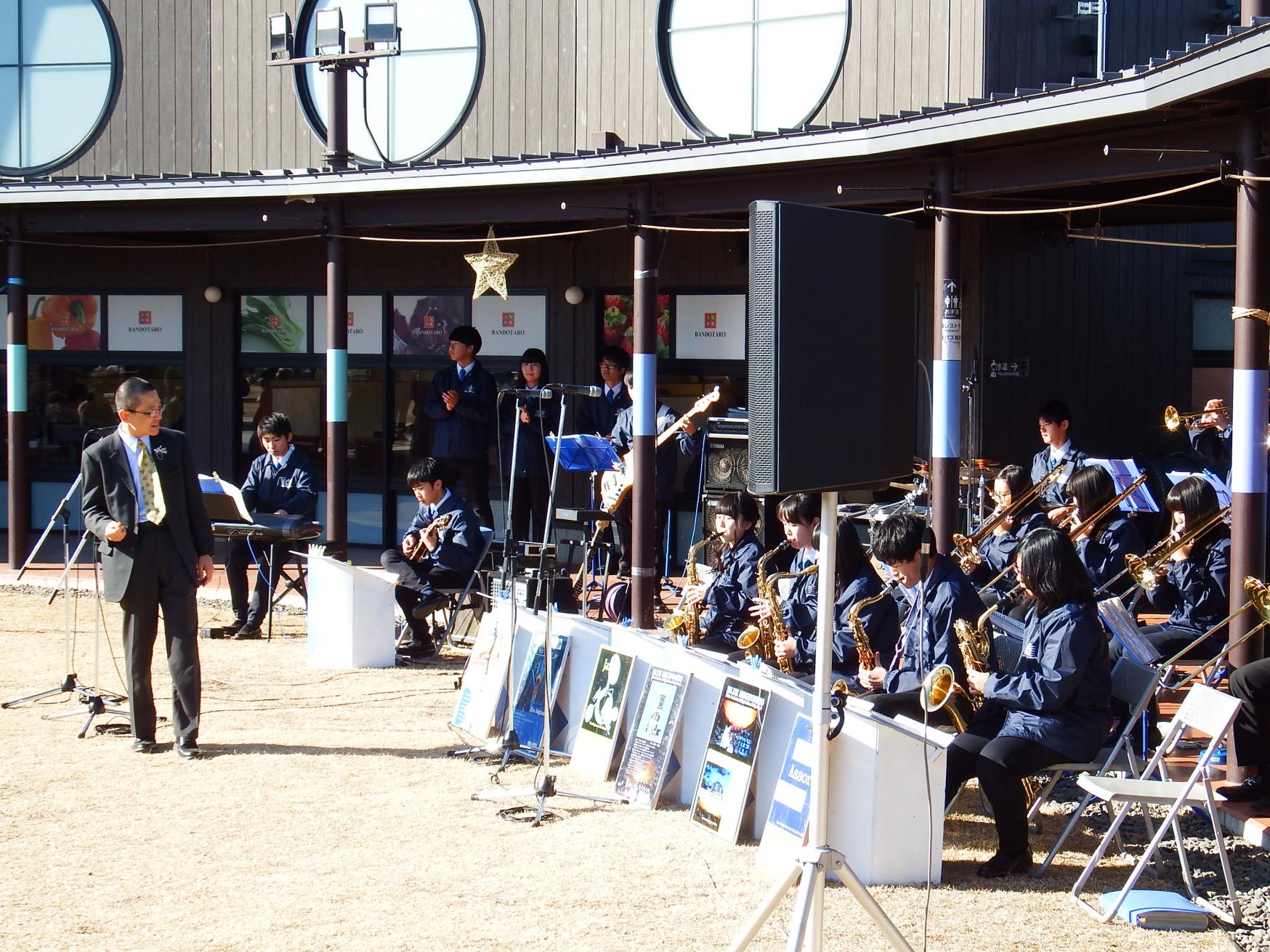 1月7日 日曜日　水戸工業高校ジャズバンド「ブルービギナーズ」