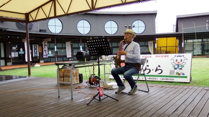 本日のステージイベントはチャーリー栗原のマラソンライブです♪