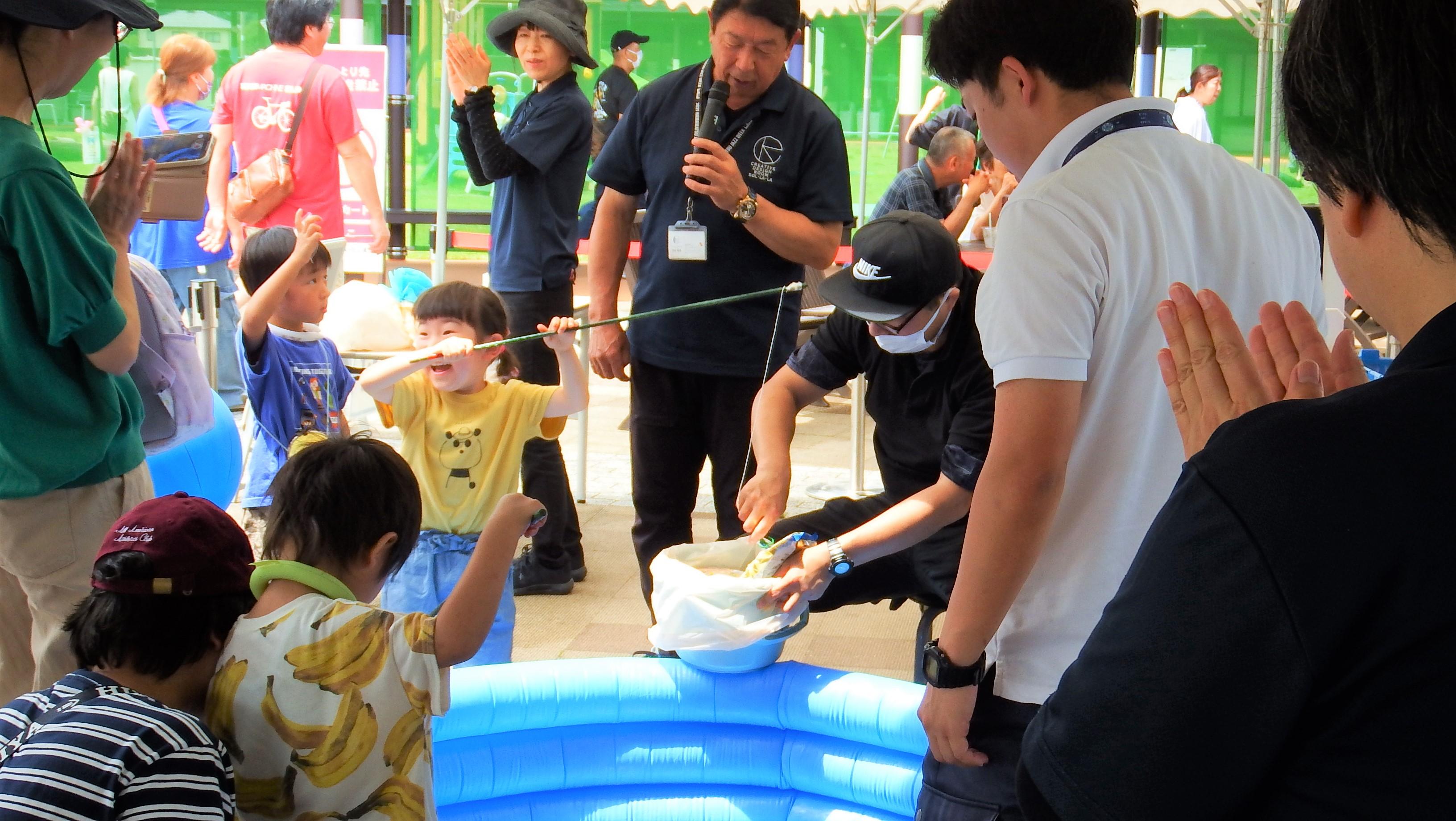 ★DSCF0711喜ぶ女児
