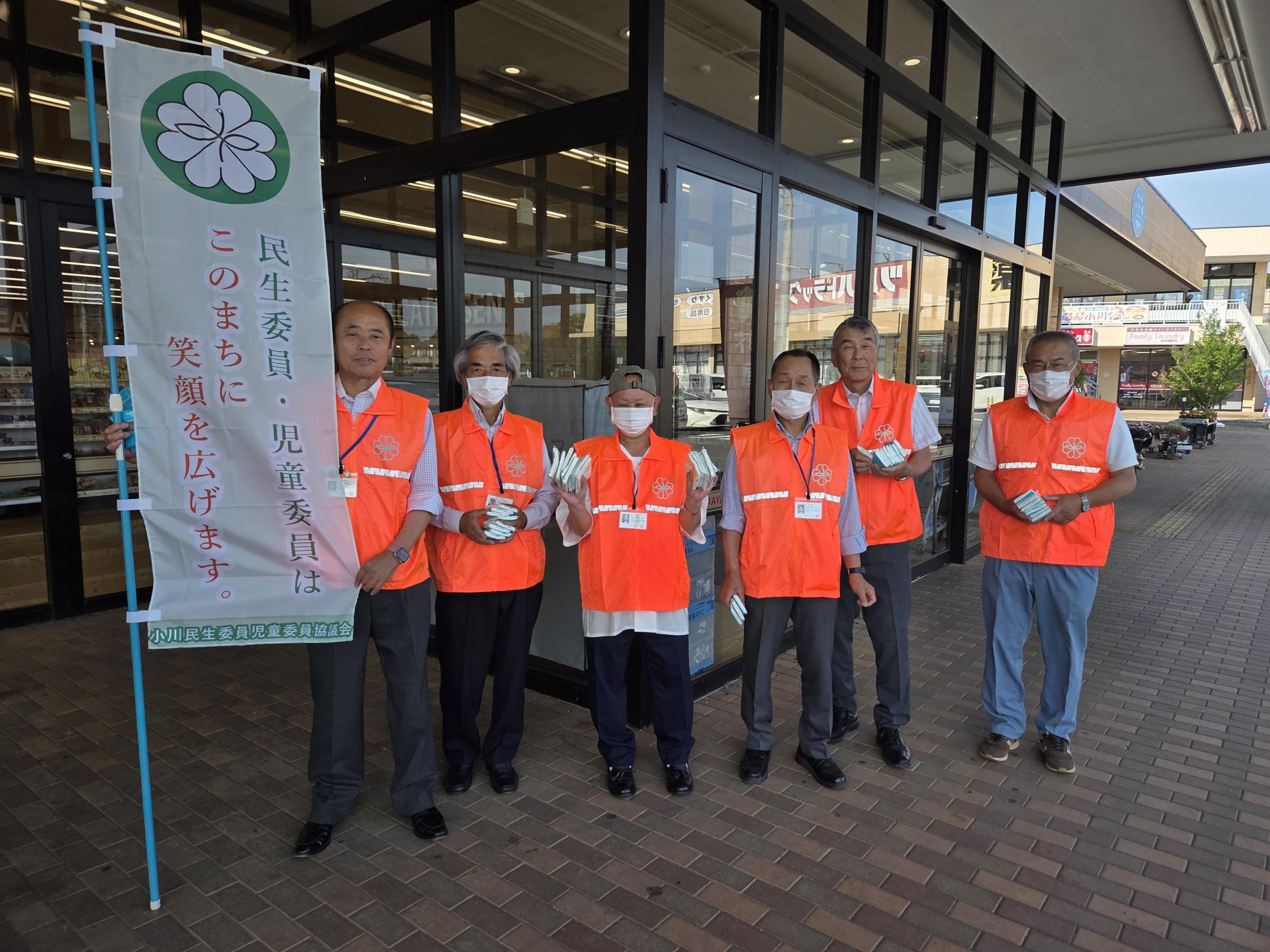 タイラヤ小川店での街頭活動の様子