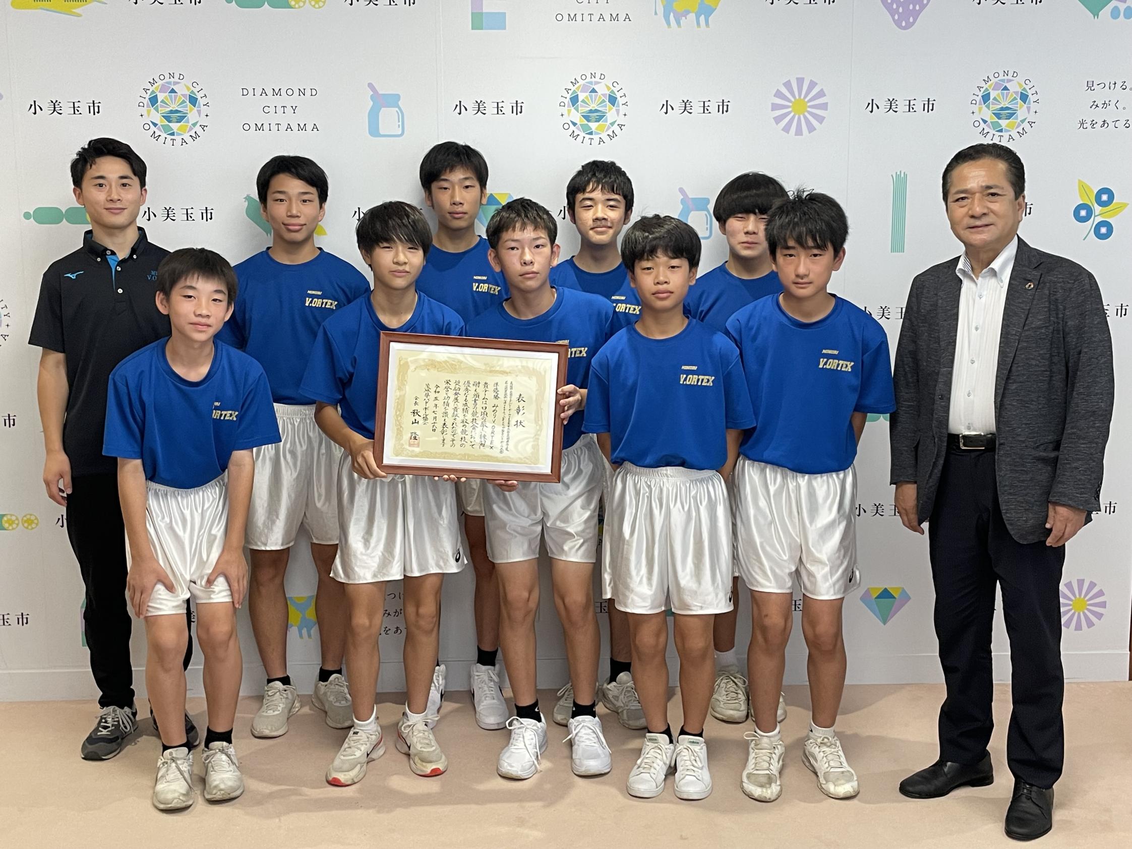 美野里ボルテックスの皆さまと市長 美野里ボルテックスの皆さまと市長