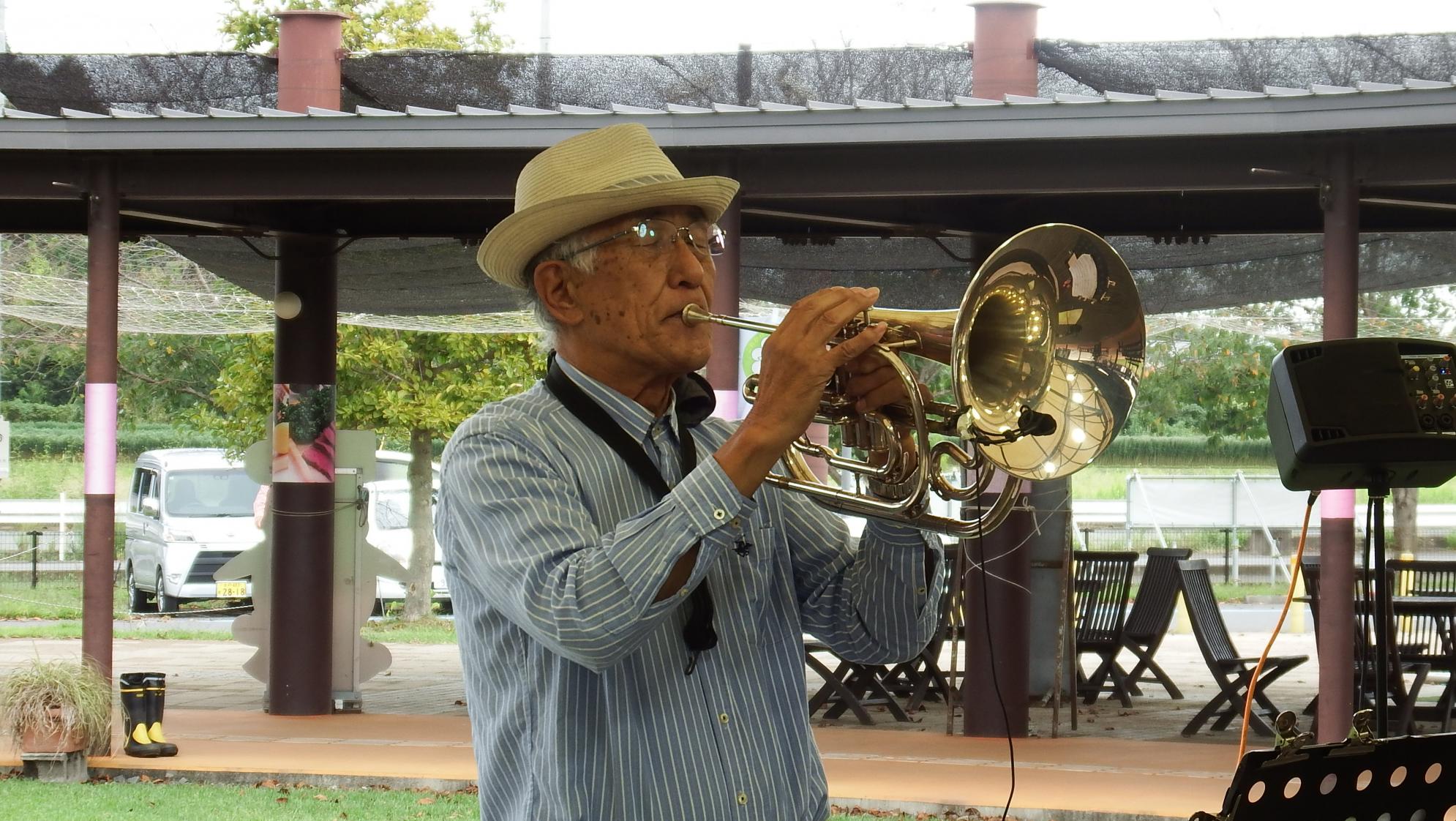 フレンチホルン写真1 フレンチホルン写真1