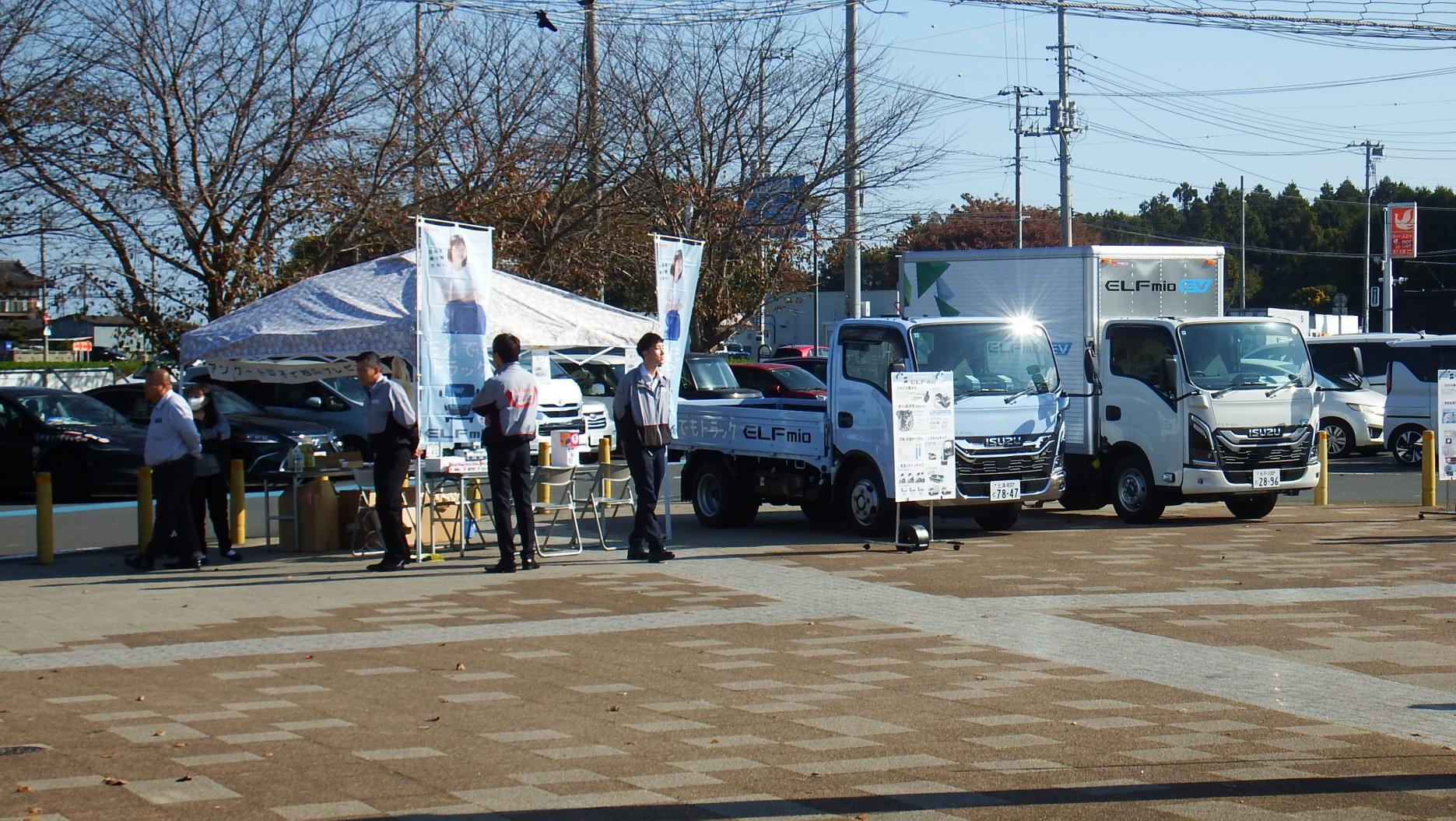 トラック展示会写真 トラック展示会写真