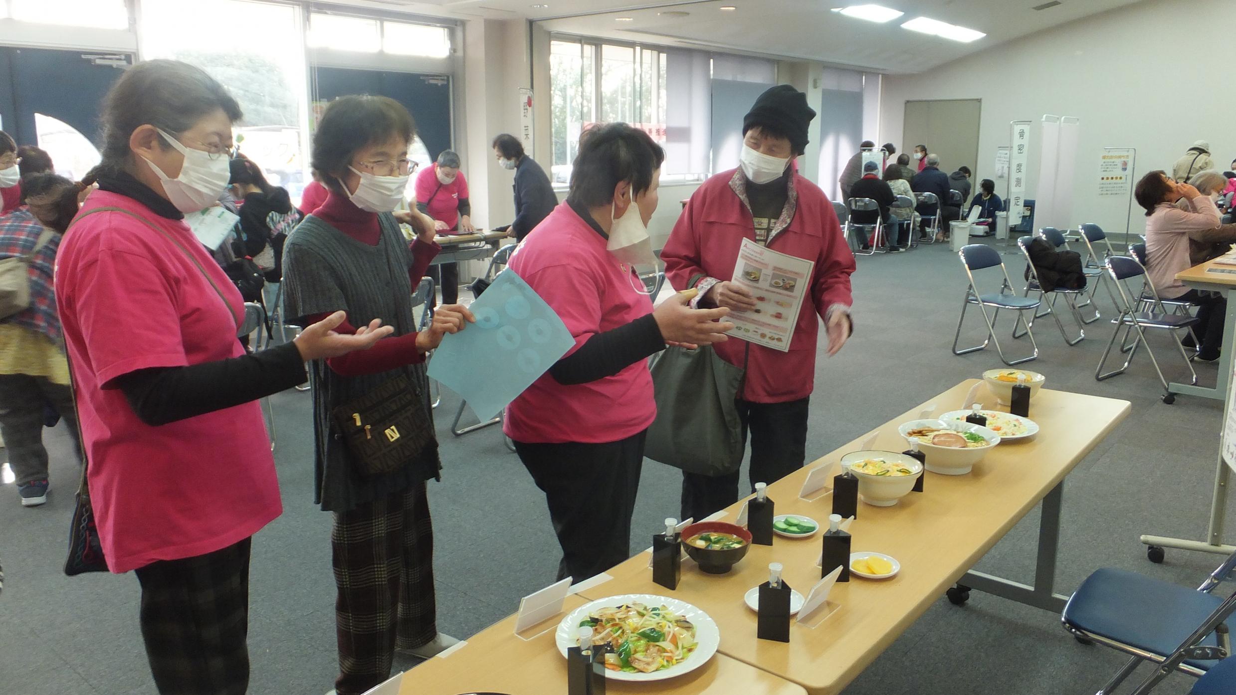 DSCF7605 塩分を説明している様子