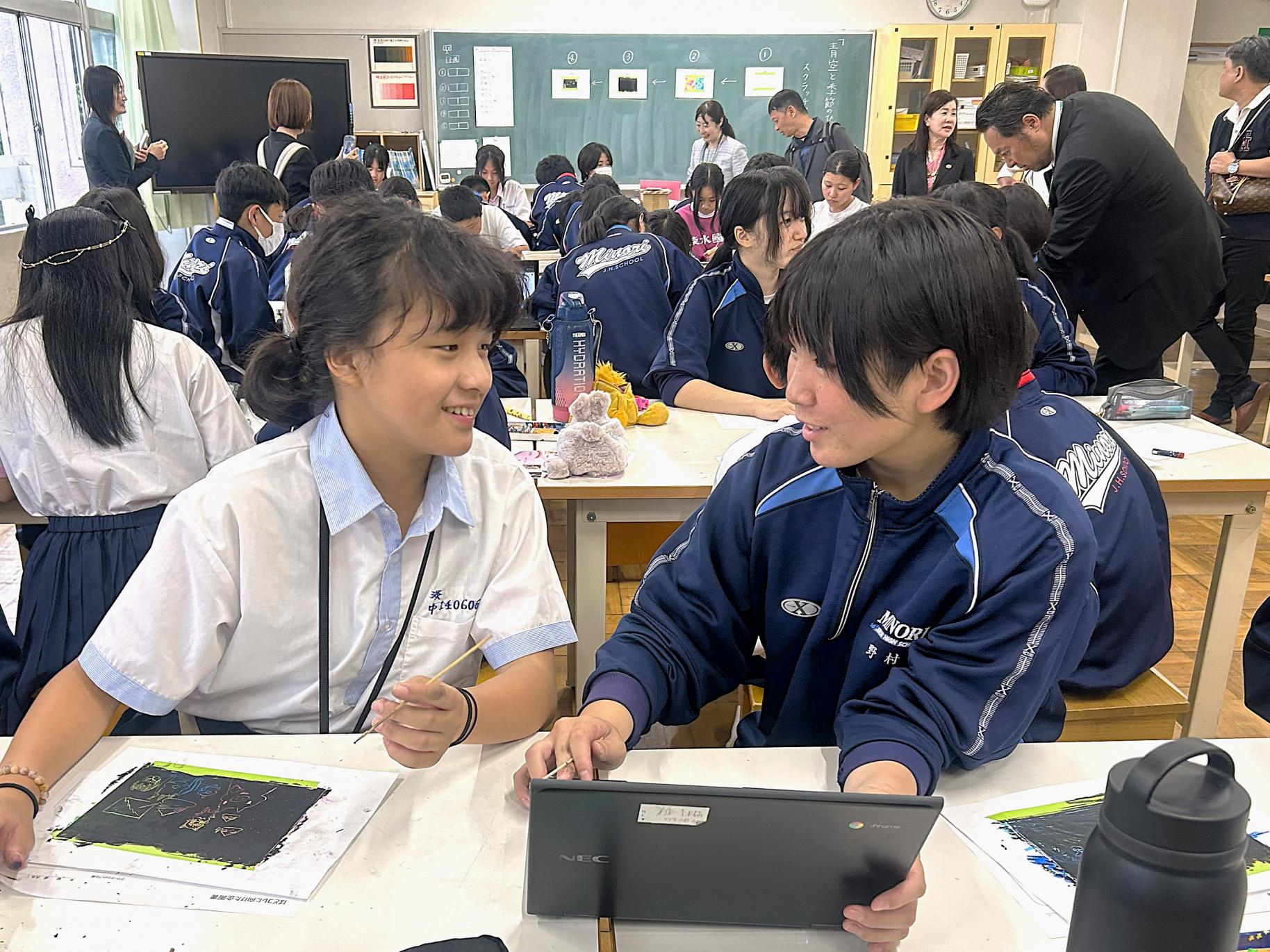 美野里中学校で部活動交流（美術部）