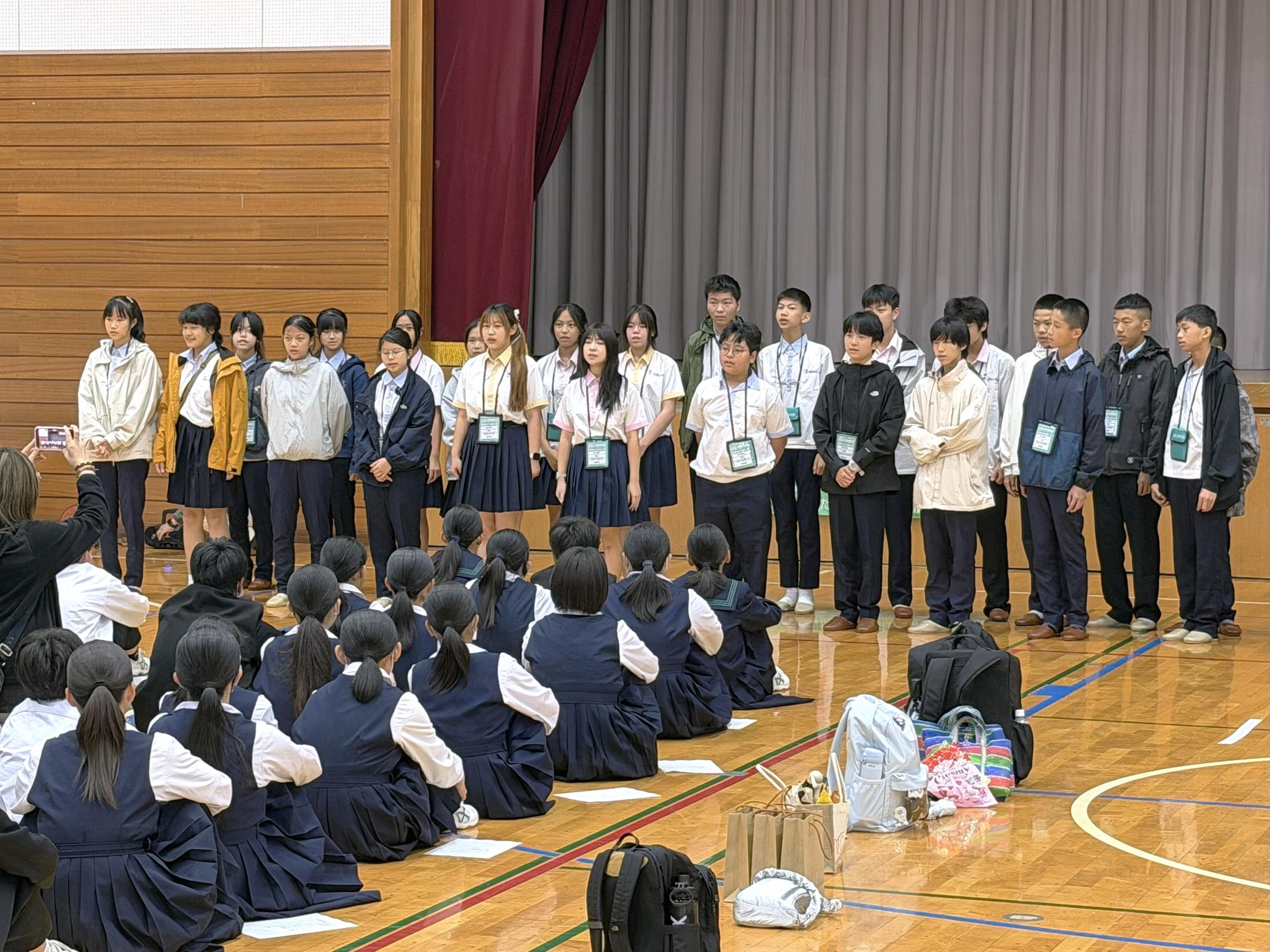 淡水国民中学校による日本語の歌の合唱