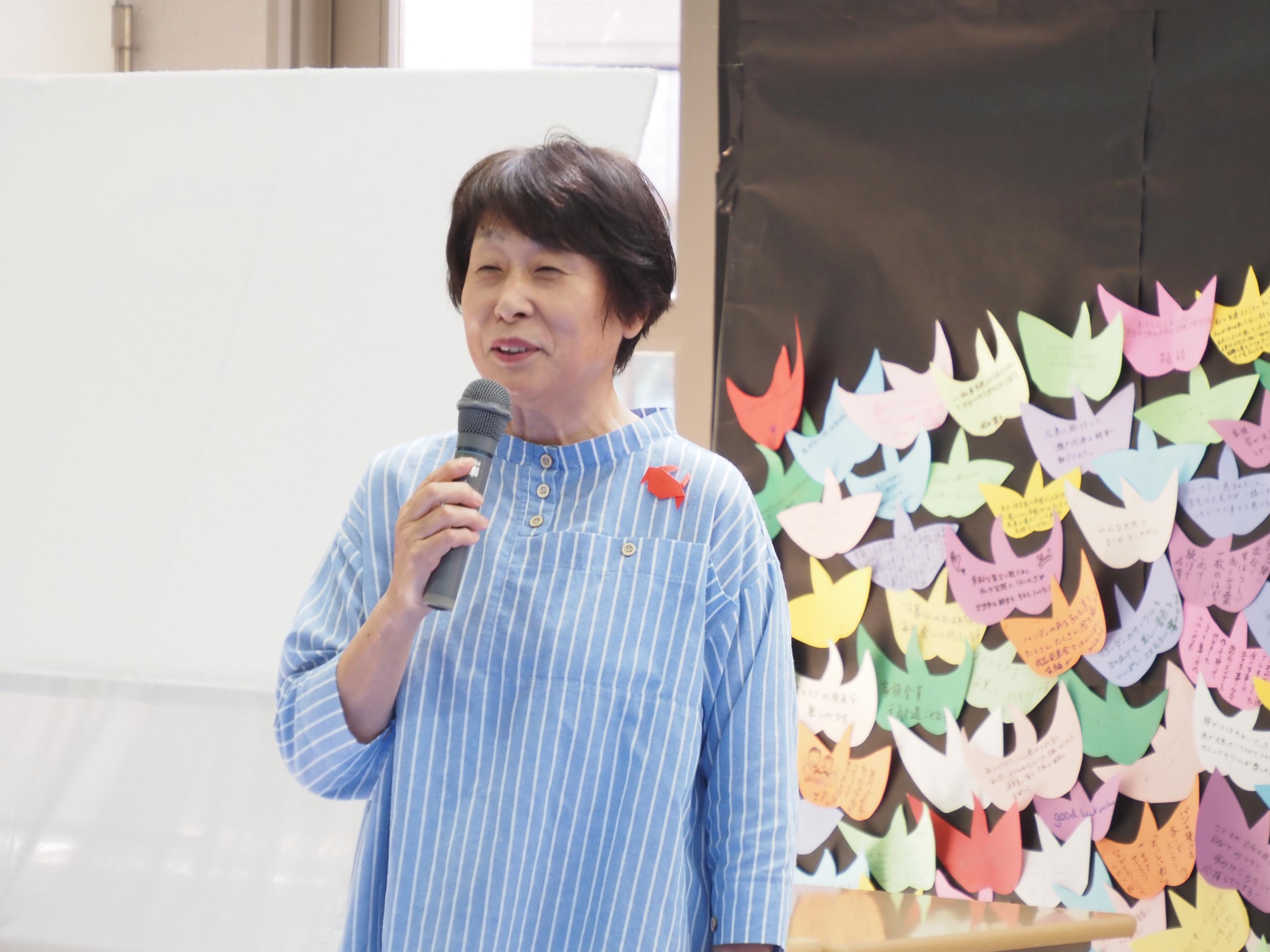 おはなし会司会が話す様子 おはなし会司会が話す様子