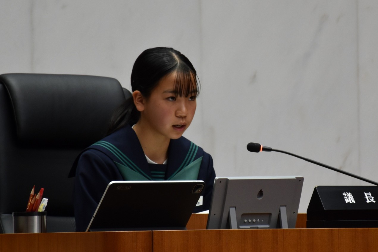 前半議長を務めた生徒の写真
