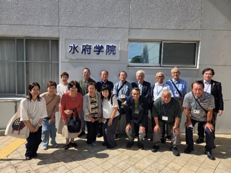 施設見学時集合写真 施設見学時集合写真