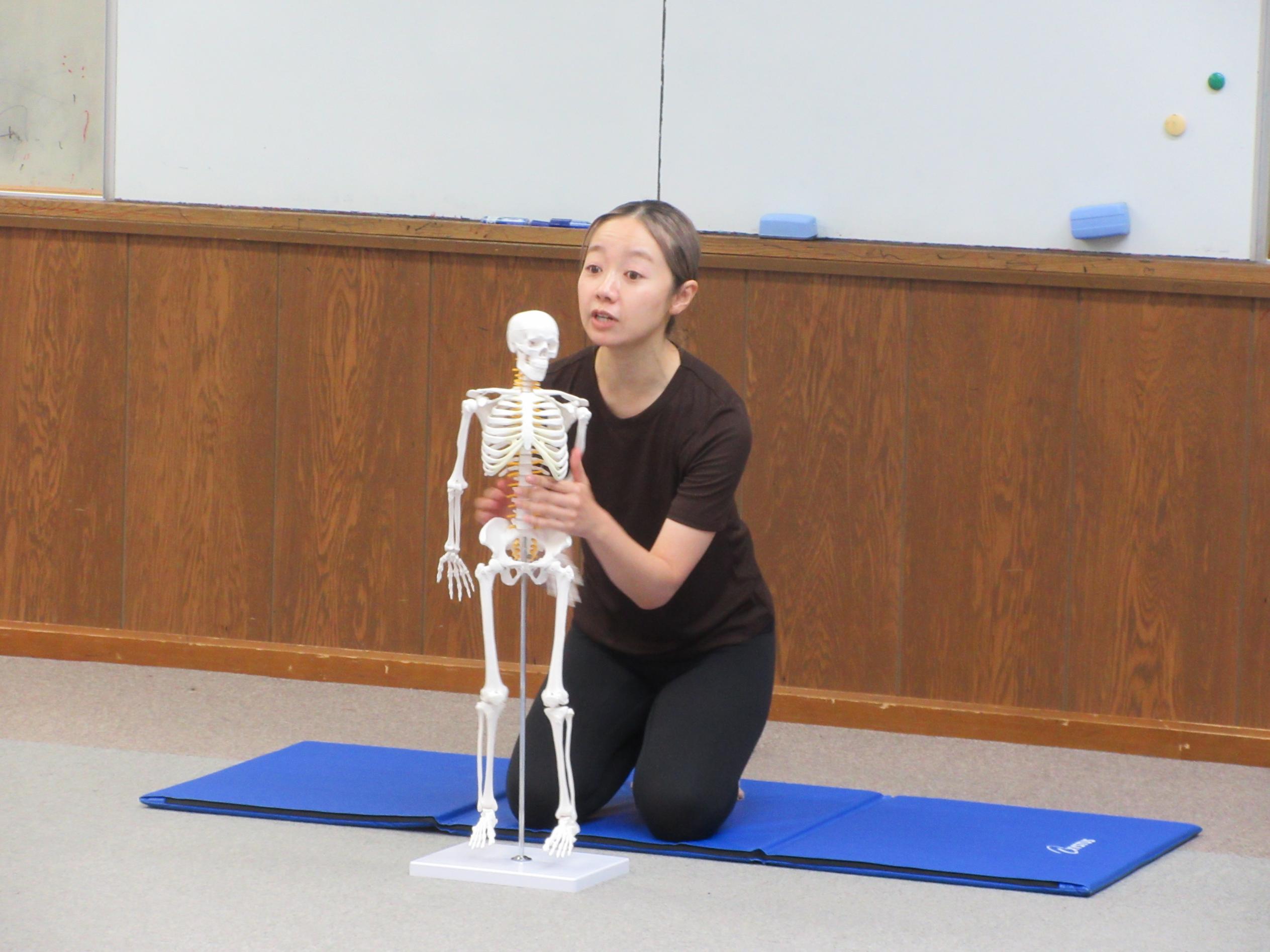先生が説明している様子 先生が説明している様子