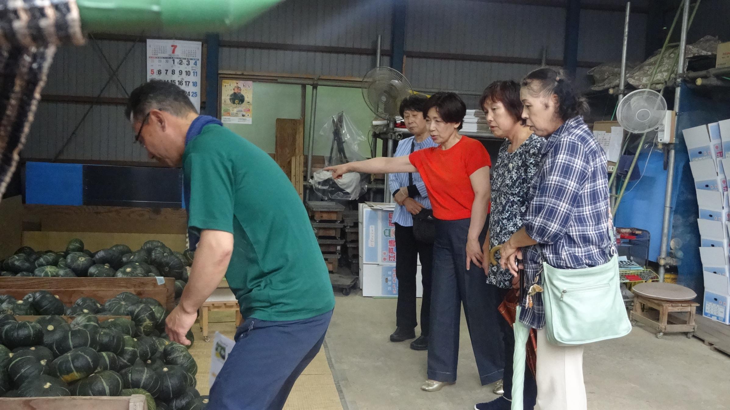 説明を聞く委員 説明を聞く委員